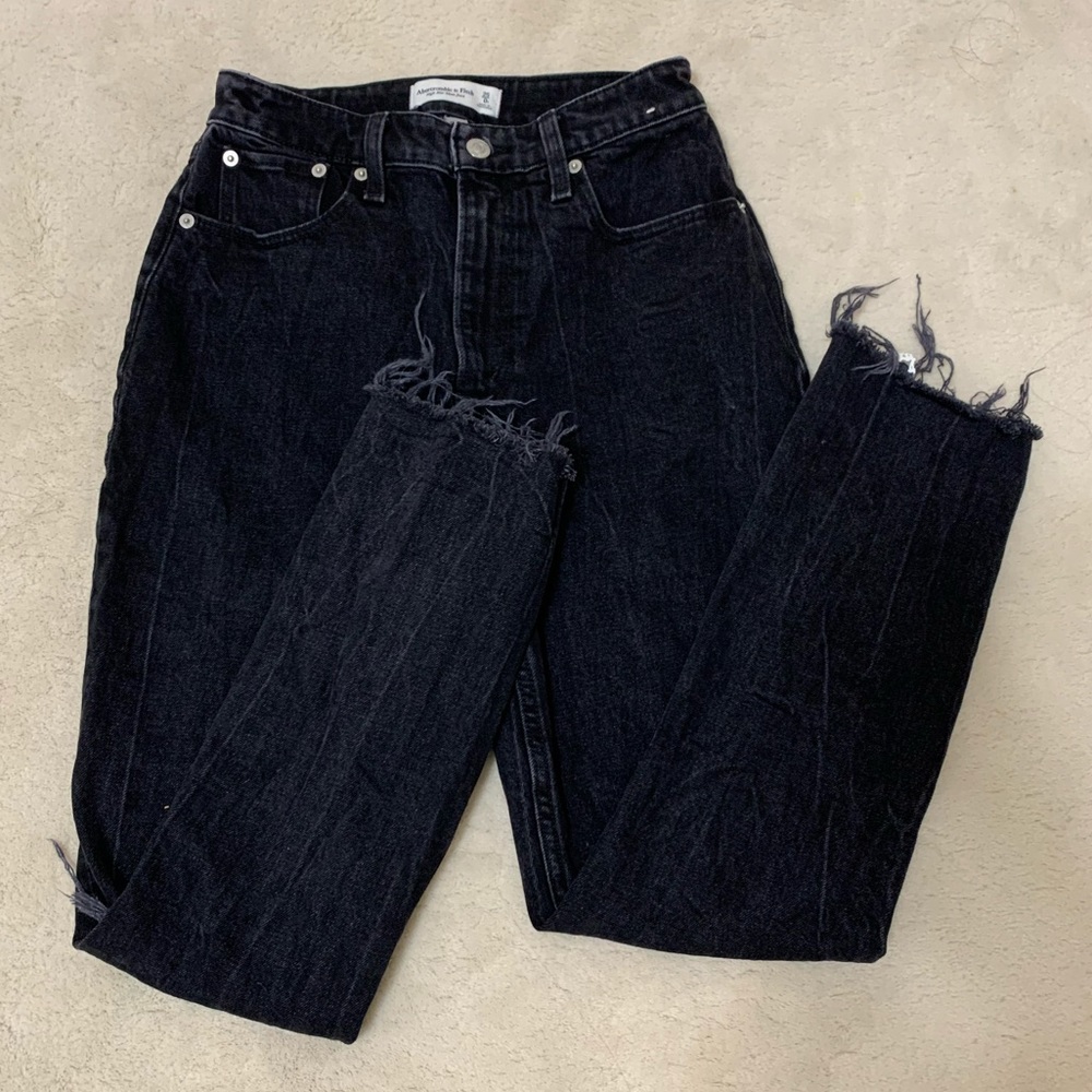 ABERCROMBIE AND FITCH ripped mom jeans